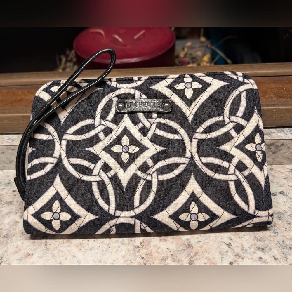 Vera Bradley Concerto Black and White Geometric Pattern Zip Around Wristlet NWOT
